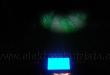 Hodně fotograficky zkreslující ukázka svícení přední ledkou 12W v elektroskútru.